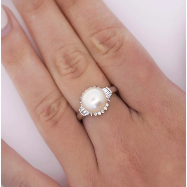9.5mm South Sea White Pearl and Baguette Diamond Ring in Platinum Size 6 For Sale In Miami - Image 6 of 7