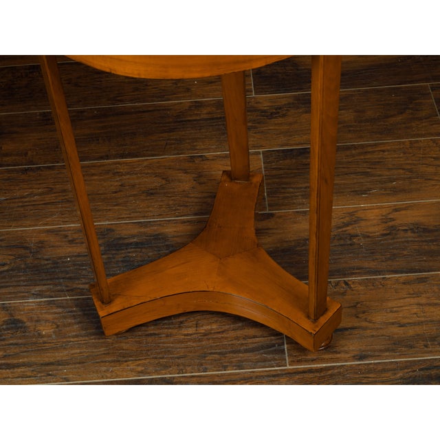 Mid 19th Century Austrian Biedermeier Period 1840s Walnut Guéridon Table with Ebonized Rim For Sale - Image 5 of 6