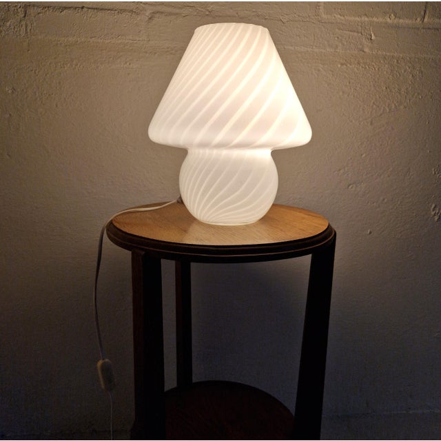 Cream Murano White Swirl Mushroom Lamp, 1970s For Sale - Image 8 of 10