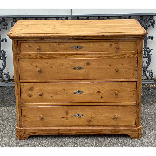 What a good looking chest! The top has a shallow routed step-down edge, chamfered at the front corners. An ogee molding...
