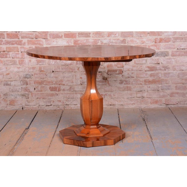 This exceptional round dining table represents the pinnacle of Viennese Biedermeier and is attributed to one of the most...