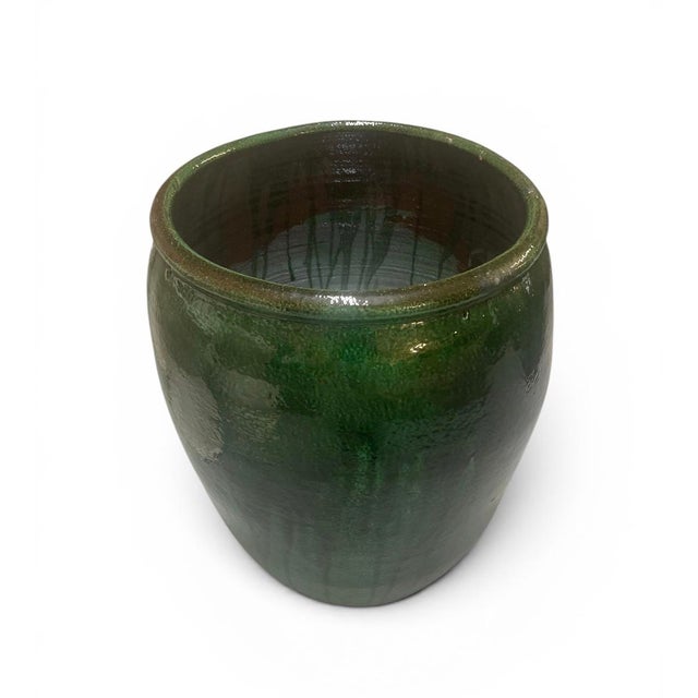 This vintage ceramic pot features a deep, jewel-toned emerald green glaze with a stunning high-gloss finish. The piece is...