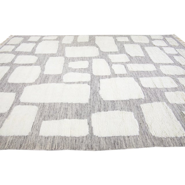 2020s Grey Modern Moroccan Style Handmade Ivory Designed Wool Rug by Apadana For Sale - Image 5 of 8