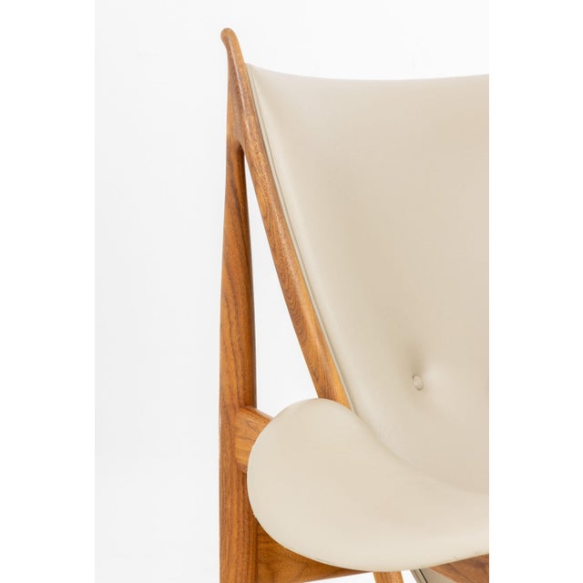 Finn Juhl "Chieftain" Lounge Chair For Sale In New York - Image 6 of 9