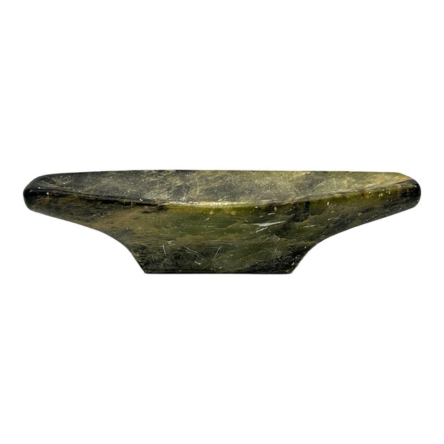 Joosii (Josie) Pisuktie (b.1901) Inuit Serpentine Stone Kudlik | Mid-20th Century, Signed ᔪᓯ E7-404 For Sale