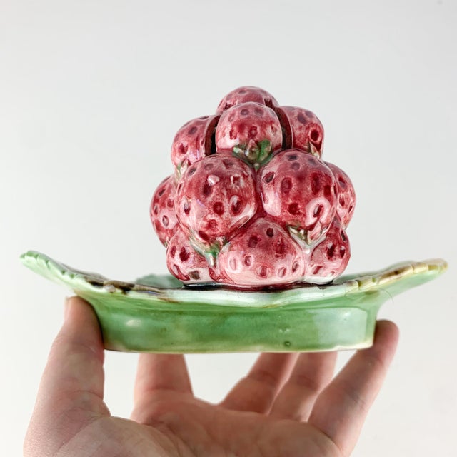 Antique Majolica Like Pottery Plate Leaf Strawberries Wall Hanging Place Card For Sale - Image 4 of 8