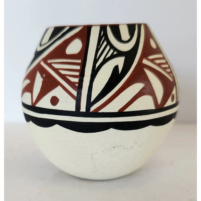 1980s VintageJemez Pueblo Polychrome Pot Signed by r.n. Toya For Sale - Image 5 of 7