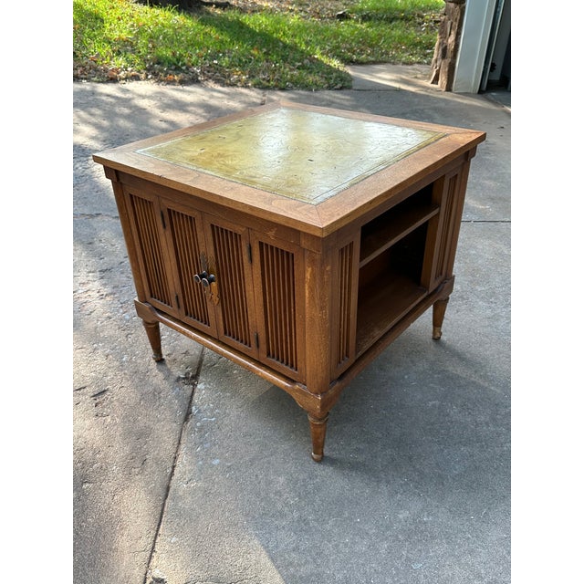 This is a mid-century modern side table. There is not a marking indicating who made it. It was likely made in the 1960s....