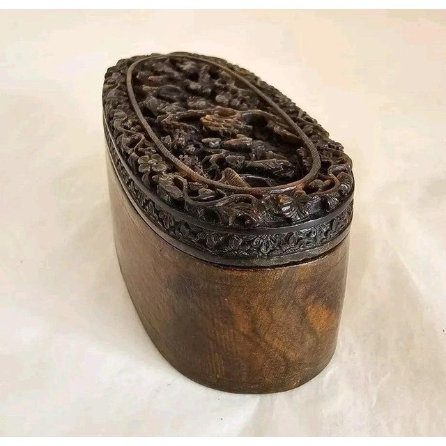 Wood Mid-19th Century Chinese Export Cantonese Carved Snuff Box For Sale - Image 7 of 18