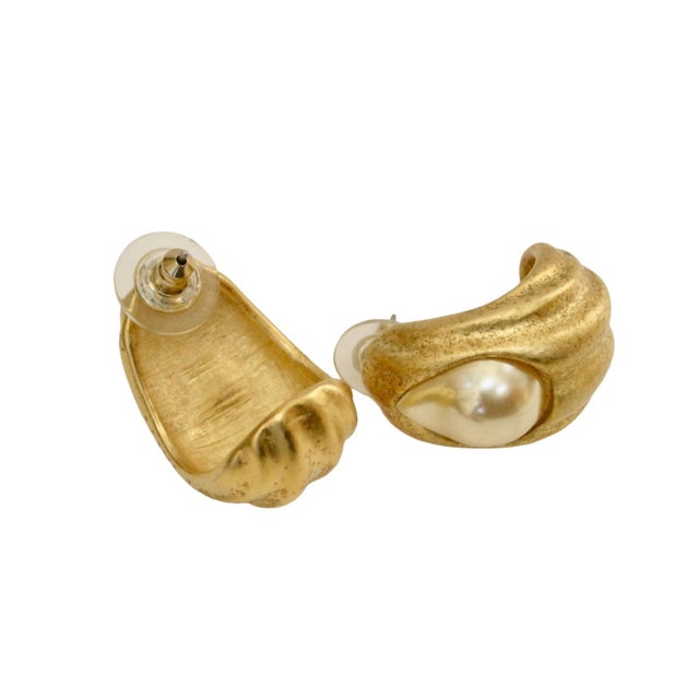 Baroque 1980s Stunning Baroque Glass Pearl Brushed Gold- Plated Earrings, 2 Pieces For Sale - Image 3 of 3