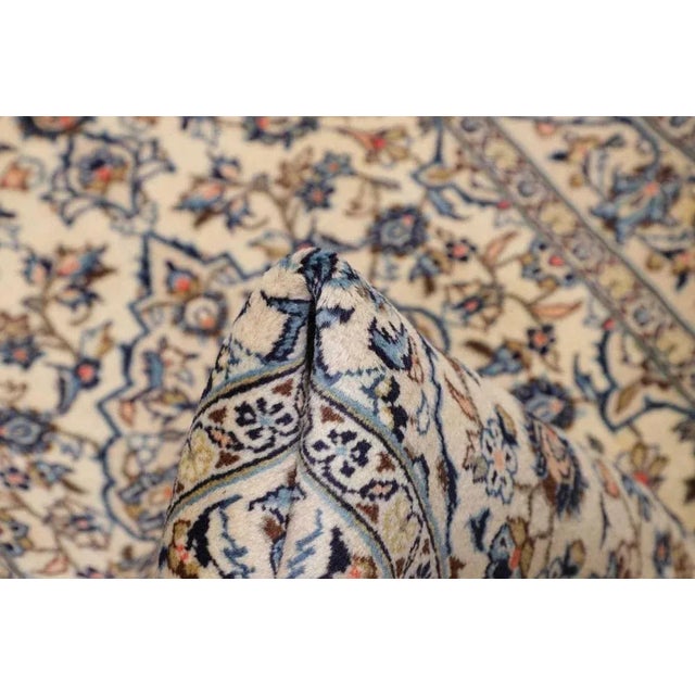 Kashan Rug in Virgin Wool For Sale - Image 9 of 11