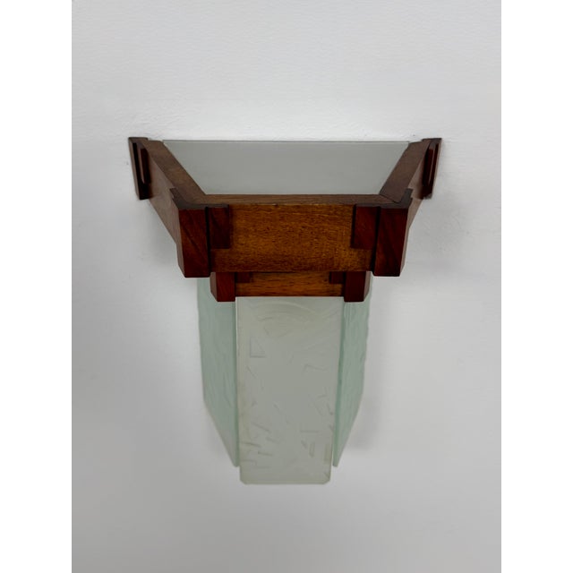Art Deco Modernist Wall Sconce in Oak and Frosted Glass, France, 1930 For Sale - Image 3 of 14