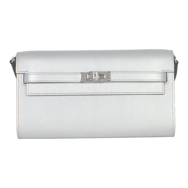 Argent Metallic Chevre Chamkilight Kelly Wallet To Go PHW For Sale