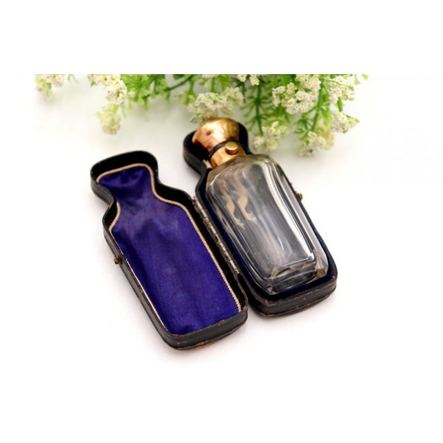 Perfume Bottle in Glass and 15K Gold, in Worn conditions. Designed 1890 to 1919