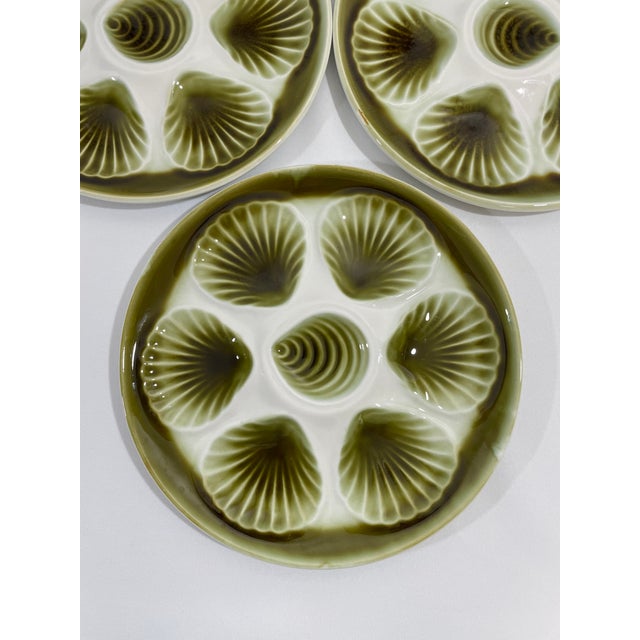 1950s French Orchies Moulin Des Loups Oyster Plates With Platter - Set of 7 For Sale - Image 13 of 17