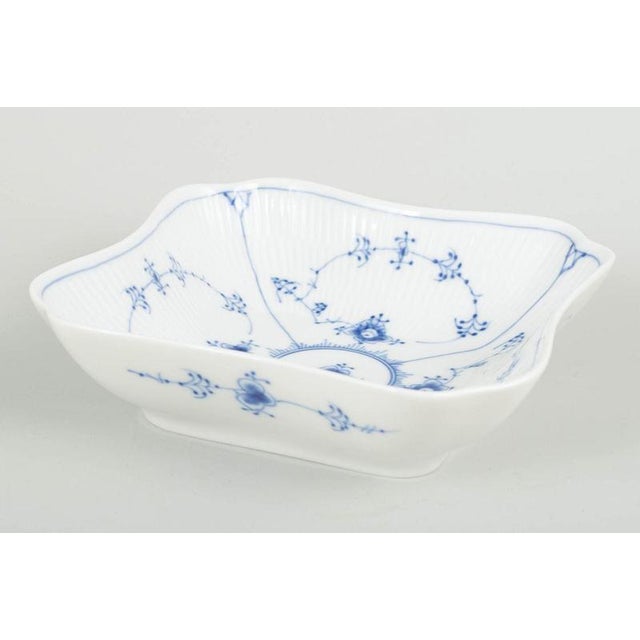 Royal Copenhagen Blue Fluted Plain, model 1/26. Squared bowl, 1990s. Elegant squared bowl in the Blue Fluted Plain...