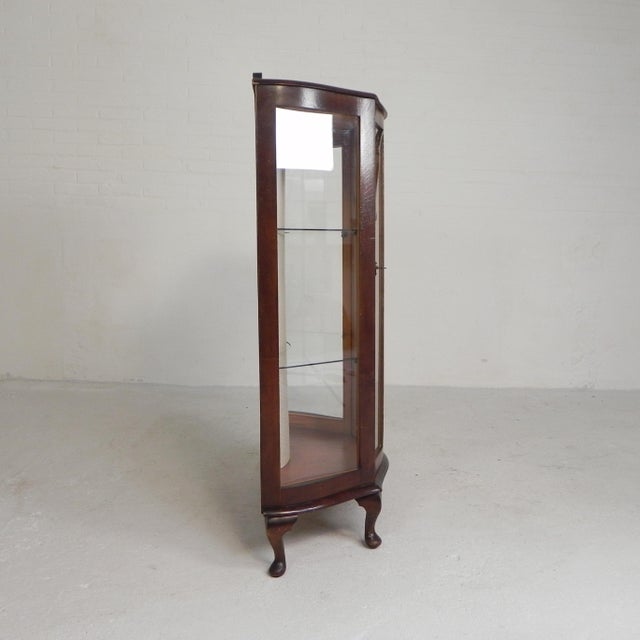 1930s Art Deco English Display Cabinet on Ornate Legs, 1930s For Sale - Image 5 of 18