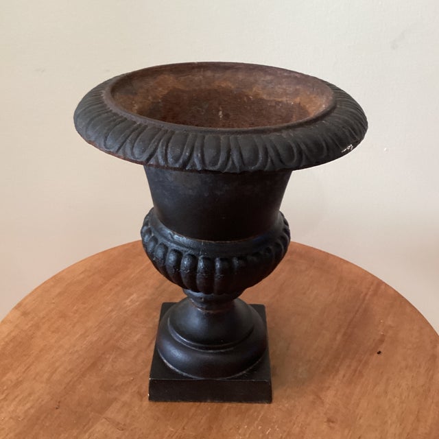 Vintage Patinated Cast Iron Campagna Style Fluted Rim Square Base Garden Urn For Sale In Chicago - Image 6 of 12