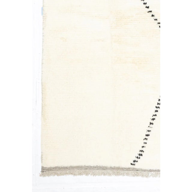 Moroccan Fine Vintage Moroccan Wool Rug 8'6" X 11’7" For Sale - Image 3 of 6