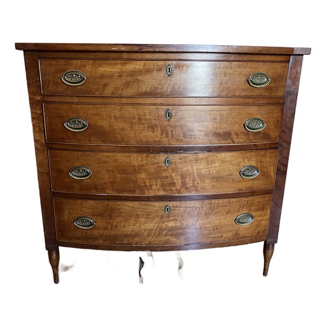 Antique American Hepplewhite Bow Front Chest of Drawers — Tiger Maple, Original Thistle Brass Hardware, C. 1800 For Sale