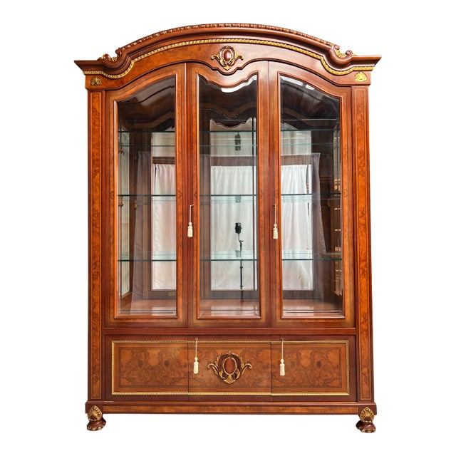 Luxury Marzorati Italian 3-Door Vitrine Cabinet With Gilt Details, Lighting & Mirrored Back For Sale