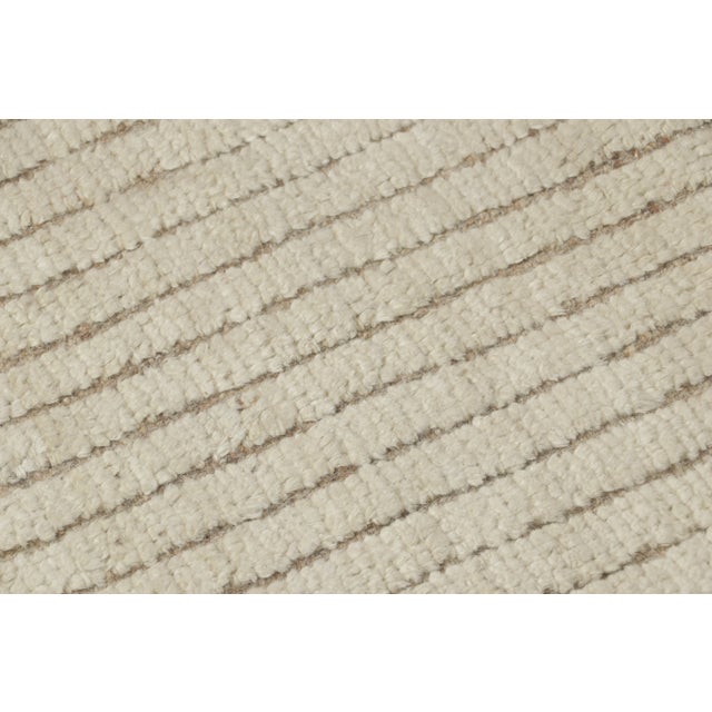 Contemporary Contemporary Gift-Sized Rug With High Low Stripes in Beige by Rug & Kilim, India For Sale - Image 3 of 4