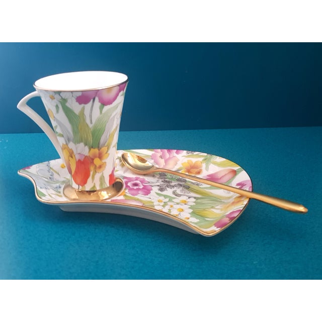 The tableware includes 1 gold-colored spoon from Rosenthal. The cup measures 11.5cm high and 9cm diameter