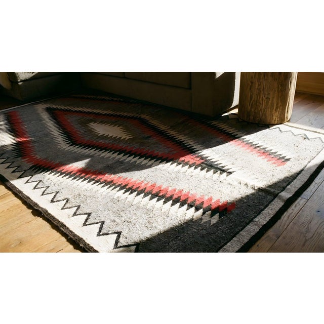 1930s Gray Tribal Geometric Diamond American Navajo Rug 4'6'' X 6'8'' Flatweave Wool Carpet For Sale - Image 14 of 14