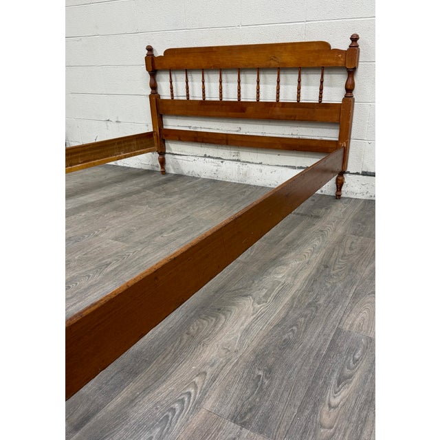 Vintage Full Size Early American Colonial Jenny Lind Spindle Bed For Sale - Image 12 of 16