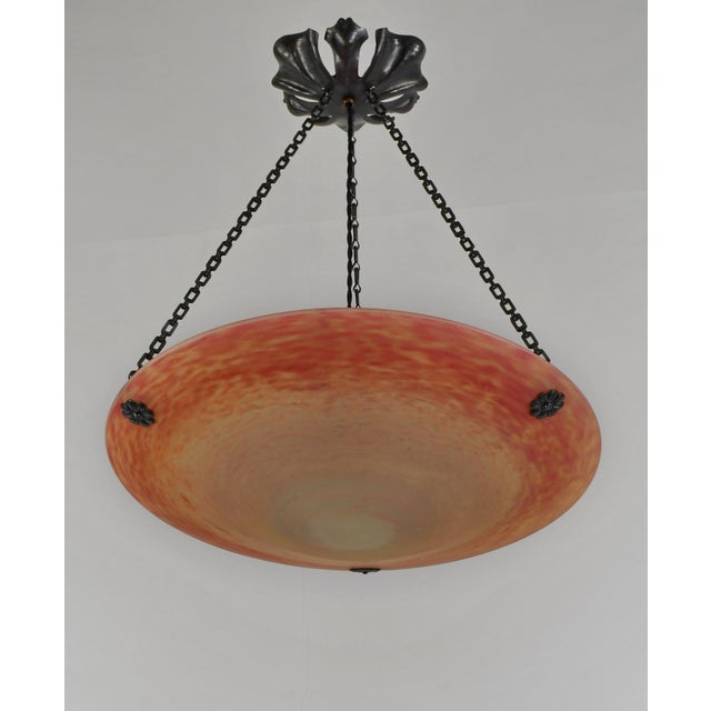 Metal Daum & Majorelle French Art Deco Pendant Light Chandelier 1920s - Mottled Glass & Wrought Iron For Sale - Image 7 of 11