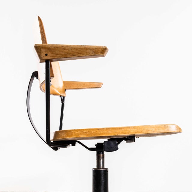 Angular Swivel Desk Chair with Metal Rod Arms from Giroflex, 1960s For Sale - Image 4 of 10