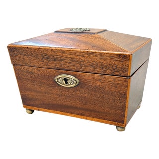 18th Century Georgian Sarcophagus-Shaped Mahogany Tea Caddy For Sale