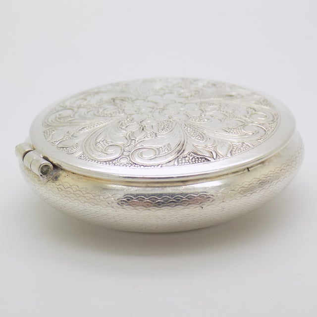 1970s Vintage Italian Handmade Genuine Silver Ornated Flower Design Pill Snuff Trinket Box, Made in Alessandria For Sale - Image 5 of 11