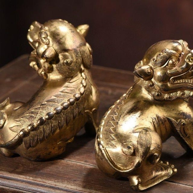 Pair of Gilt Bronze Guardian Lions – 4.3" Foo Dogs With Beaded Spine Detail For Sale In Los Angeles - Image 6 of 9