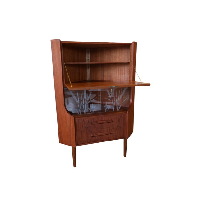 Mid-Century Modern Danish Corner Cabinet in Teak with Bar Cabinet and Glass Doors by Gunni Omann for Omann Jun, 1960 For Sale - Image 3 of 12
