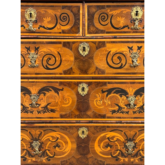 Antique William & Mary Oyster Marquetry Chest, 1680 For Sale - Image 10 of 18