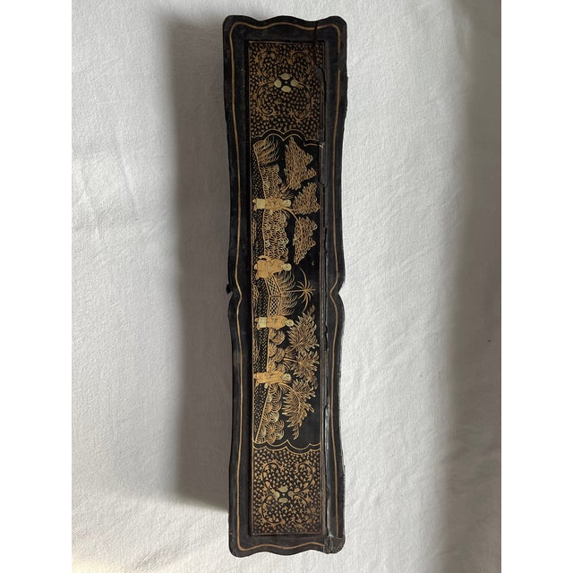 Very well hand painted figures with traditional Chinese garden landscaper on both sides,The figures with applied faces and...