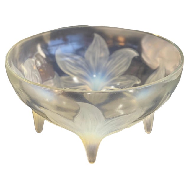 Opalescent Bowl by René Lalique For Sale