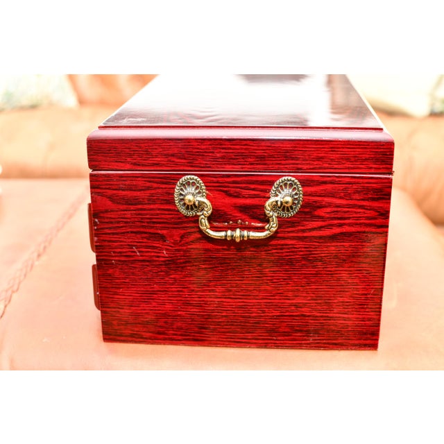 1980s VTG Burled Mahogany Laquered Wood 3-Compartment Velvet Lined Jewelry Box For Sale - Image 5 of 13