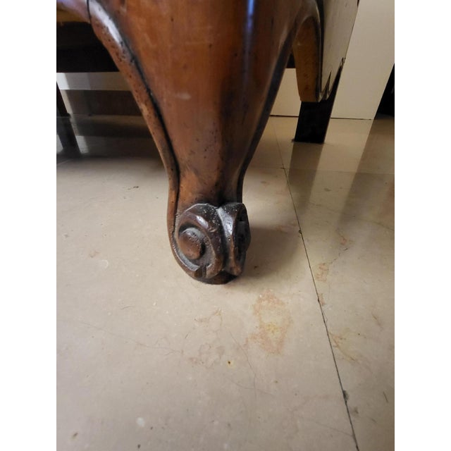 Louis XV Style Crossbow-Shaped Commode in Walnut, France For Sale - Image 12 of 18