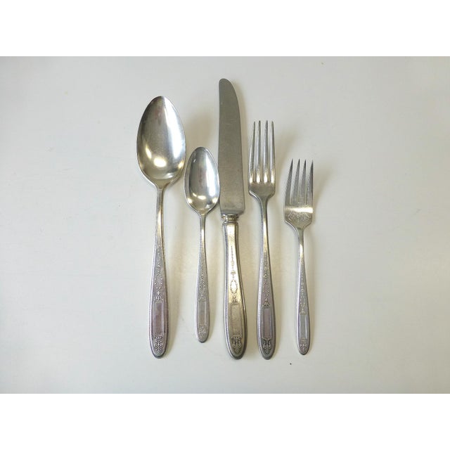 Art Deco Oneida Community 1921 Grosvenor Silverplate Flatware Set- 61 Pieces For Sale - Image 3 of 5