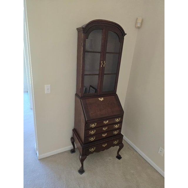 Vintage Queen Anne Secretary Desk Hutch – Mahogany Drop Front Writing Desk With Glass Display Top For Sale - Image 4 of 7