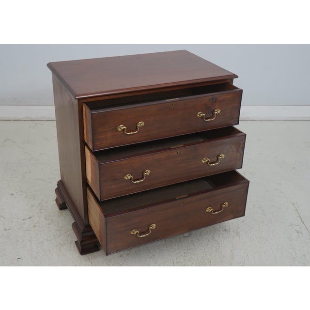 Chippendale Vintage Mahogany 3 Drawer Bachelor Chest For Sale - Image 3 of 18