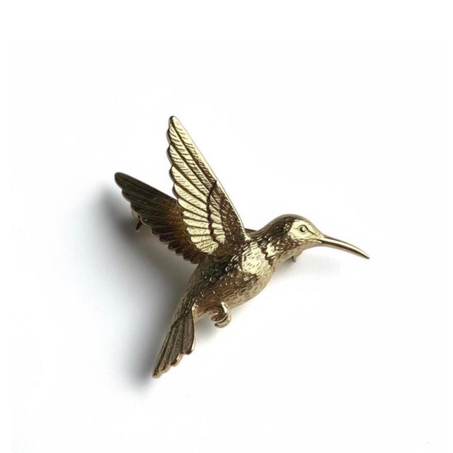 14k Yellow Gold Hummingbird Brooch 1 Inch For Sale - Image 10 of 11