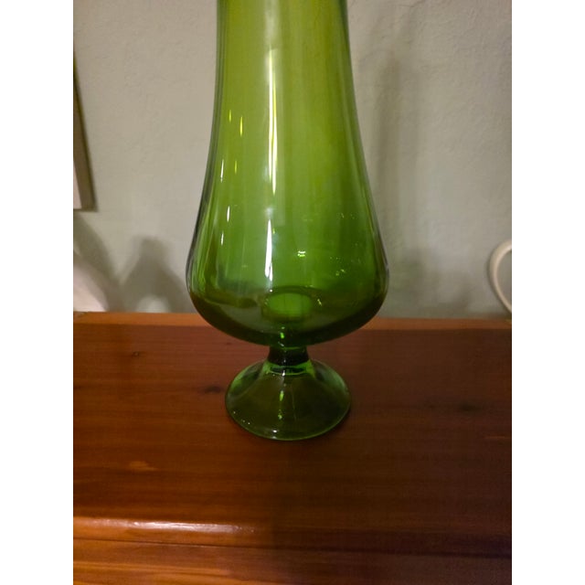 Vintage l.e. Smith Avocado Green Pedestal Swung Vase 16.5" MCM Simplicity Uv Reactive For Sale - Image 4 of 6