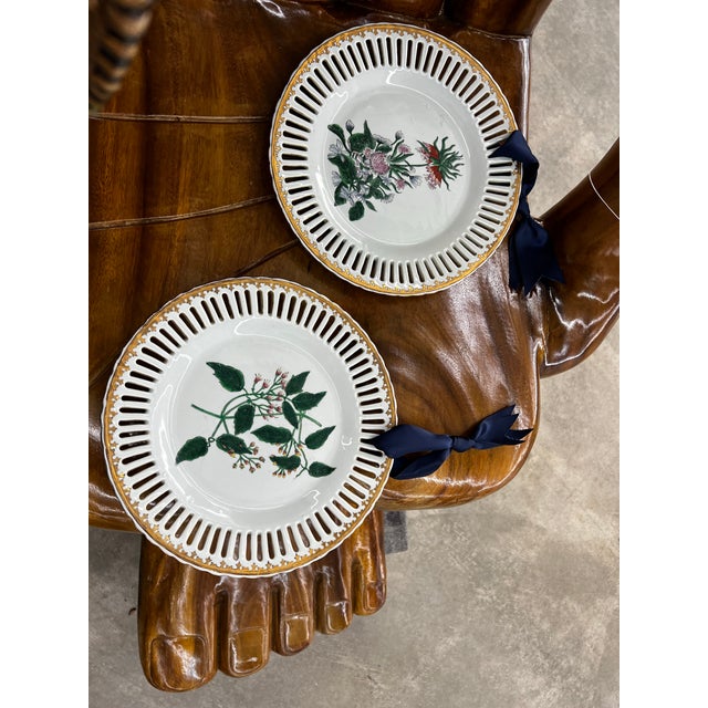 1970s 1970s Pair of Floral Hanging Decorative Plates For Sale - Image 5 of 6
