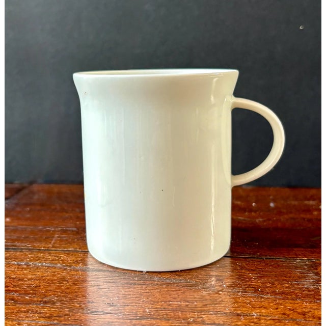 This coffee pot from the Lienar Berlin line by Rosenthal is a beautiful example of midcentury modern design. Made in...