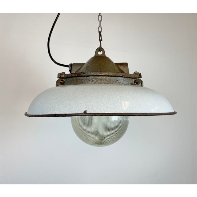 - Industrial factory pendant lamp in cast iron - Manufactured by Zaos in Poland during the 1960s - Light grey enamel shade...