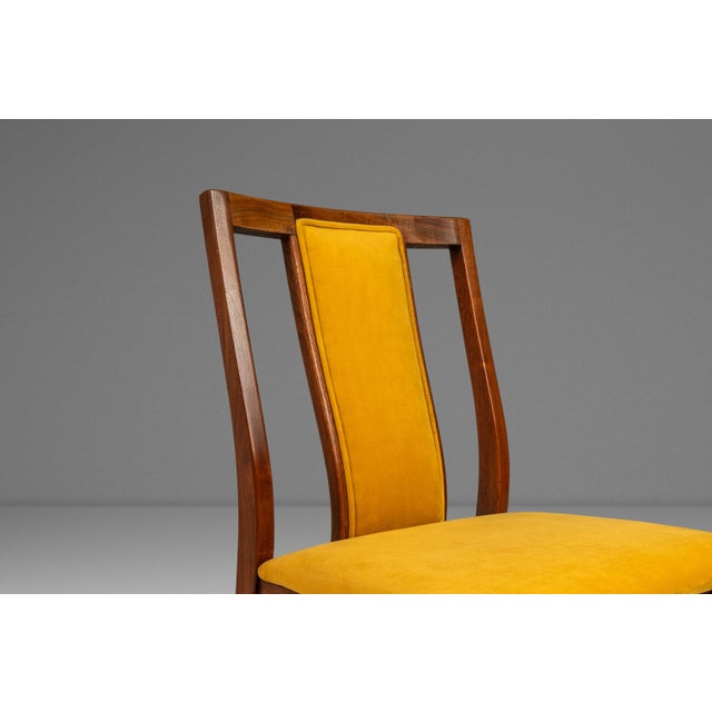 Set of Four 4 Mid-Century Modern Dining Chairs in Walnut & Yellow Felt in the Manner of Edward Wormley, Usa, C. 1960s For Sale - Image 10 of 12