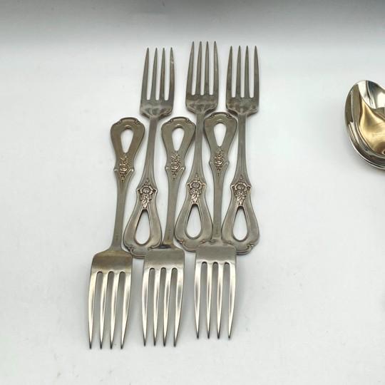 Vintage Oneida Cube "Toujours" 41-Piece Flatware Set - Service for 6 (Minus 1 Fork, and 1 Spoon) With Serving Pieces 1980s - 41 pcs For Sale - Image 11 of 18